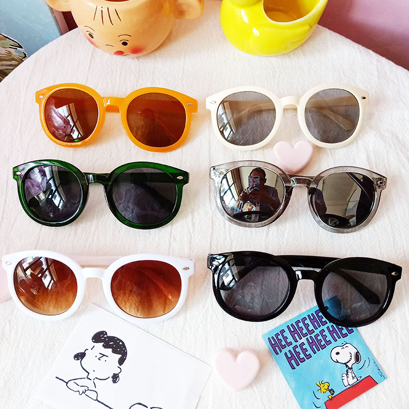 Children Glasses Kids Glasses Colorful Baby Sunglasses Boys Eyewear Round Frame Rivet Girls Eyewear UV400 Oculo
Children Glasses Kids Glasses Colorful Baby Sunglasses Boys Eyewear Round Frame Rivet Girls Eyewear UV400 Oculo
