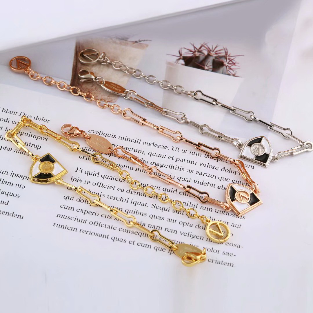 Europe America Style Lady Women Titanium Steel Black White Enamel V Initials Pendant Into Chain Bracelet M68392
Europe America Style Lady Women Titanium Steel Black White Enamel V Initials Pendant Into Chain Bracelet M68392