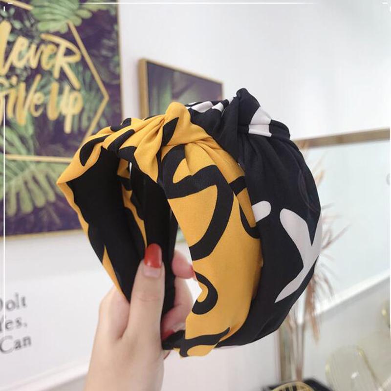 New Korea Style Turban Women Headband Wide Side Hairband Graffiti Style Letter Hair Band Turban Hair Accessories
New Korea Style Turban Women Headband Wide Side Hairband Graffiti Style Letter Hair Band Turban Hair Accessories