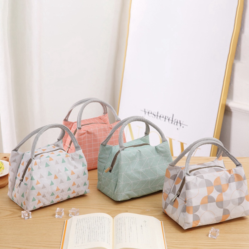 Portable Lunch Bag Thermal Insulated Bags Cooler Tote Case Outdoor Travel Picnic Lunch Bag for Student Kids Office Workers
Portable Lunch Bag Thermal Insulated Bags Cooler Tote Case Outdoor Travel Picnic Lunch Bag for Student Kids Office Workers