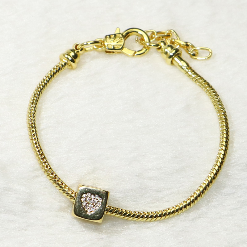 6PcsFashion tiny Cube Zircon charms Bracelet Gold color charms jewelry Bracelet elegant jewelry gift for lady 50273
6PcsFashion tiny Cube Zircon charms Bracelet Gold color charms jewelry Bracelet elegant jewelry gift for lady 50273