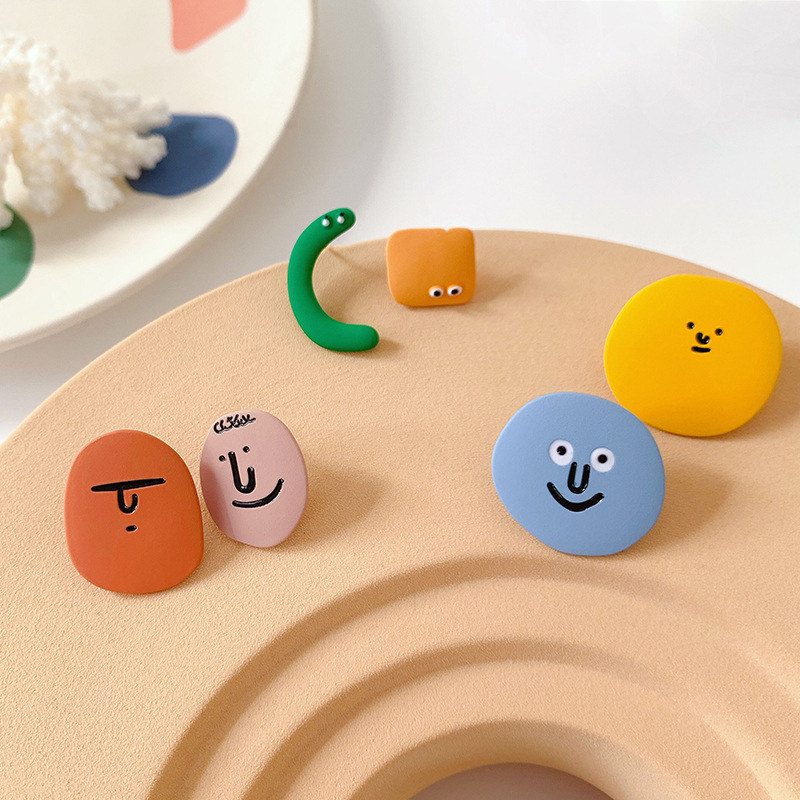 UJBOX Funny Paint Expression Earrings for Women Girls Asymmetric Cartoon Face Enamel No Pierced Screw Earrings Student Jewelry
UJBOX Funny Paint Expression Earrings for Women Girls Asymmetric Cartoon Face Enamel No Pierced Screw Earrings Student Jewelry