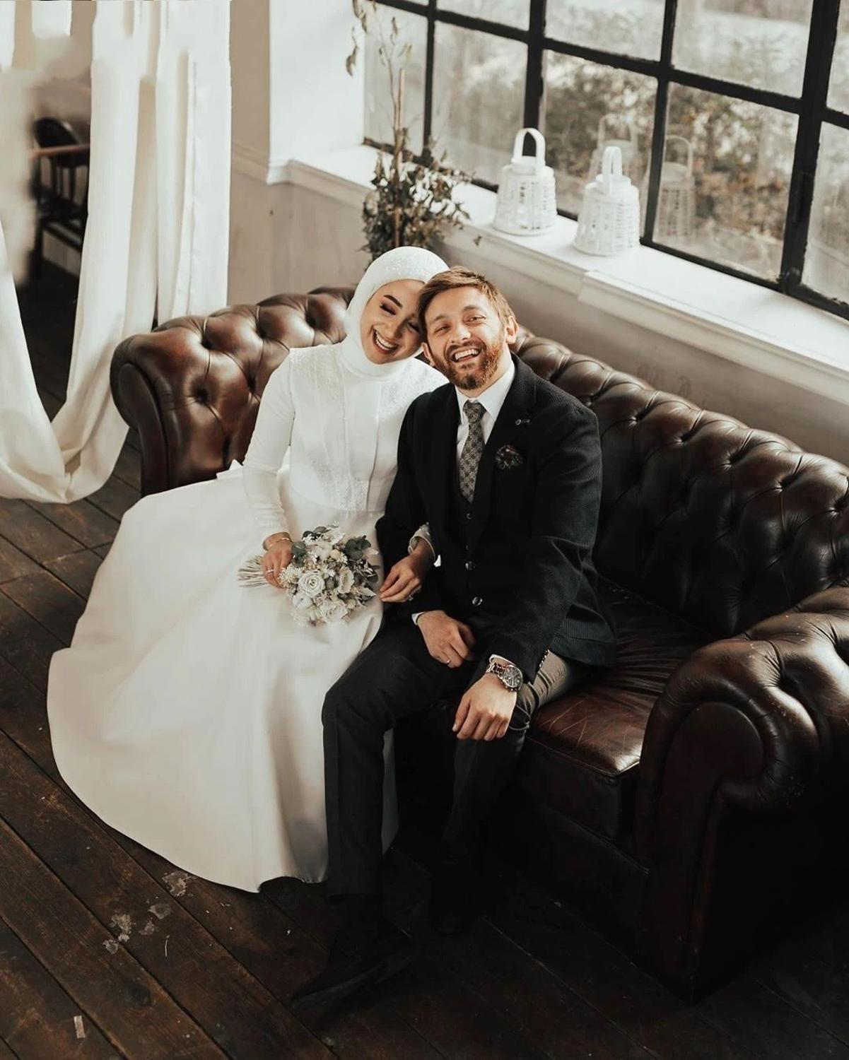 2020 Elegant Muslim Wedding Dresses with Hijab Ankle Length Satin Long Sleeve Plus Size Bridal Gowns Middle East Arabic vestido de novia