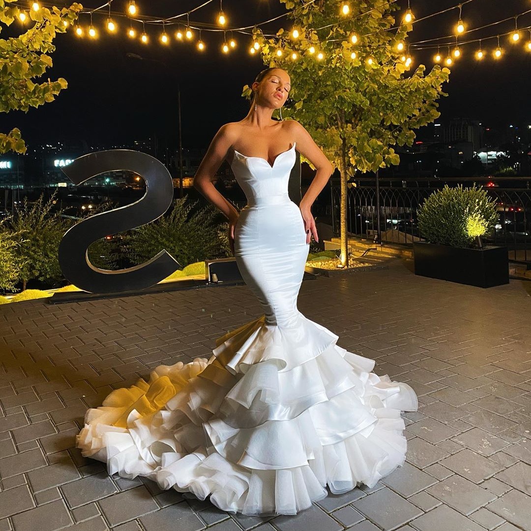 Mermaid Wedding Classy Dresses Strapless Neck Plus Size Tiered Bridal Gowns Sleeveless Sweep Train Satin Robe De Marie