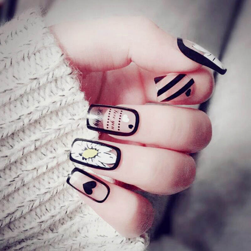 24pcs Long Size Full Cover artificial nails with Glue Daisy Flower Printing Black False Nails Transparent Fake press on, As show
24pcs Long Size Full Cover artificial nails with Glue Daisy Flower Printing Black False Nails Transparent Fake press on, As show