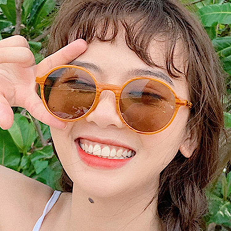 2020 Classic Oversized Sunglasses Women Brand Designer Ladies Sun Glasses Driving Vintage UV400 Glasses Feminino
2020 Classic Oversized Sunglasses Women Brand Designer Ladies Sun Glasses Driving Vintage UV400 Glasses Feminino
