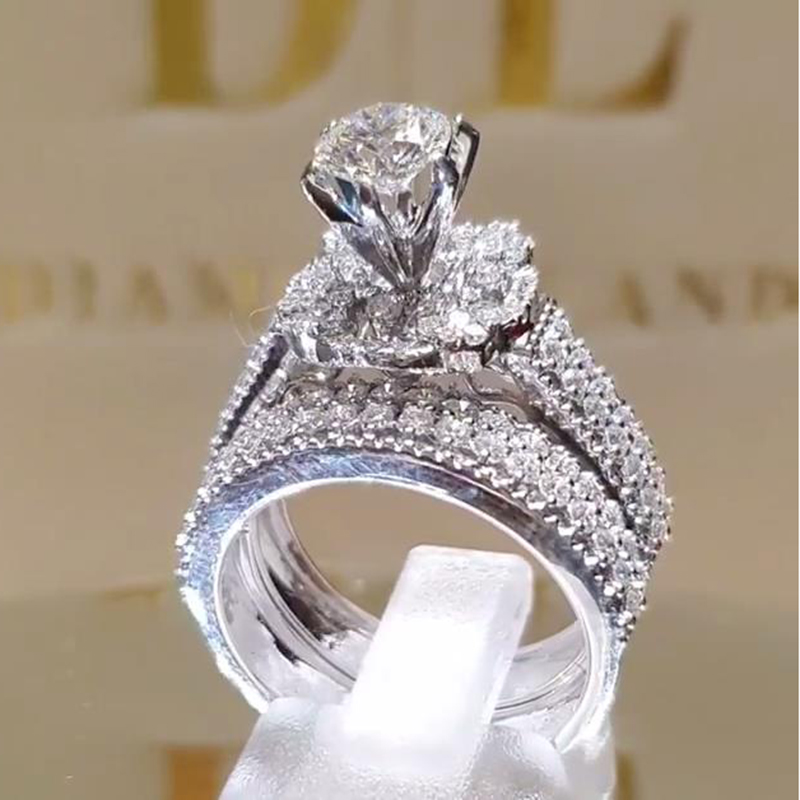 2020 New Fashion Couples Rings Blingbling Crystal Zircon Wedding Anniversary Gift Womanhood Ring Set Jewelry 2020 40M722
2020 New Fashion Couples Rings Blingbling Crystal Zircon Wedding Anniversary Gift Womanhood Ring Set Jewelry 2020 40M722