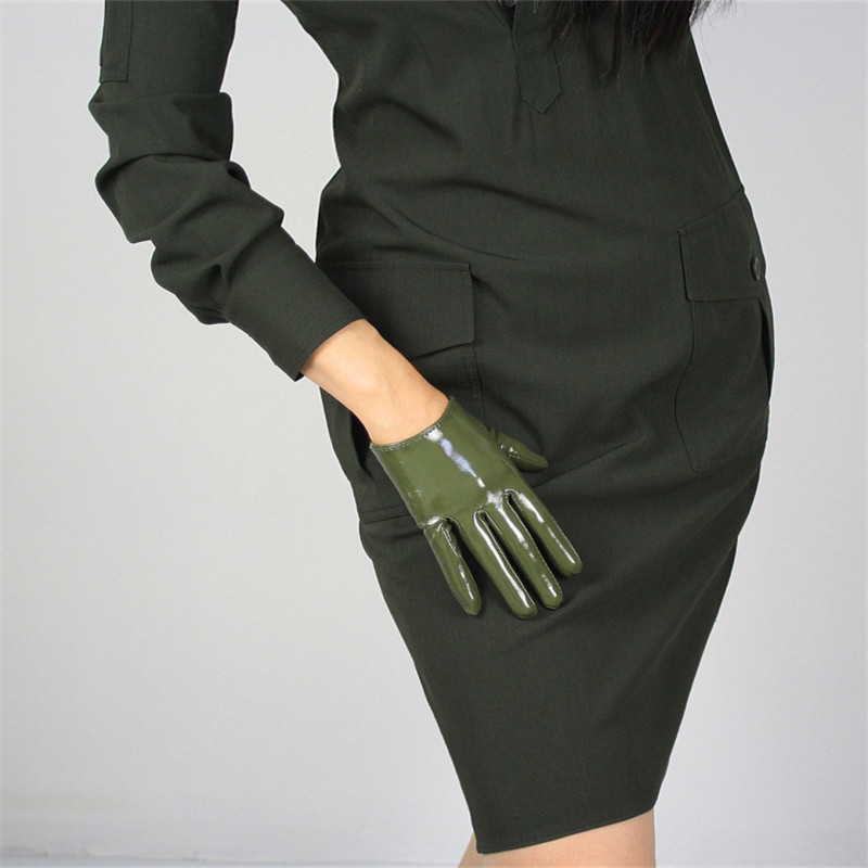 16cm Patent Leather Ultrashort Gloves Short Emulation Leather Mirror Bright Army Green Elastic Slim Hand Wild PU101-16
16cm Patent Leather Ultrashort Gloves Short Emulation Leather Mirror Bright Army Green Elastic Slim Hand Wild PU101-16