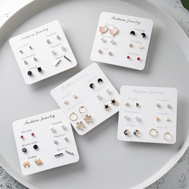 Korea Style Girl Earrings Small Simple Star Moon Mini Stud Earrings for Women Cute Fashion Jewelry Accessories
Korea Style Girl Earrings Small Simple Star Moon Mini Stud Earrings for Women Cute Fashion Jewelry Accessories