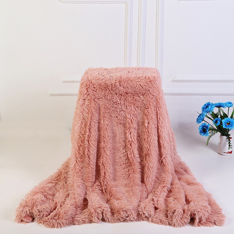 Soft Fur Throw Blanket on the Couch Long Shaggy Fuzzy Fur Faux Bed Sofa Blankets Warm Cozy With Fluffy Sherpa
Soft Fur Throw Blanket on the Couch Long Shaggy Fuzzy Fur Faux Bed Sofa Blankets Warm Cozy With Fluffy Sherpa