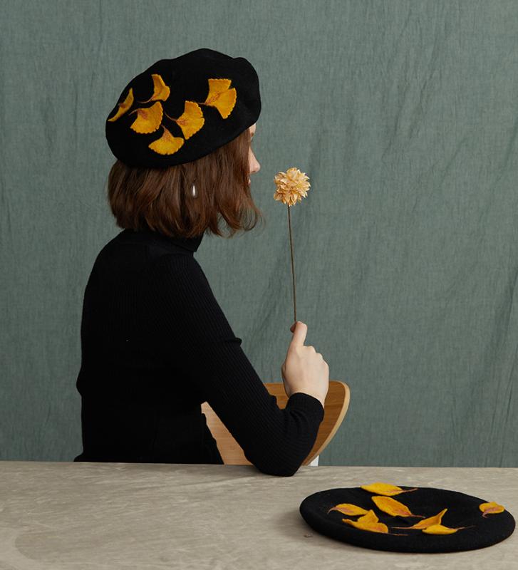 Handmade Wool Felt Ginkgo Leaf Autumn And Winter Woolen Versatile Painter Cap Black Versatile Creative Gift Hat
Handmade Wool Felt Ginkgo Leaf Autumn And Winter Woolen Versatile Painter Cap Black Versatile Creative Gift Hat