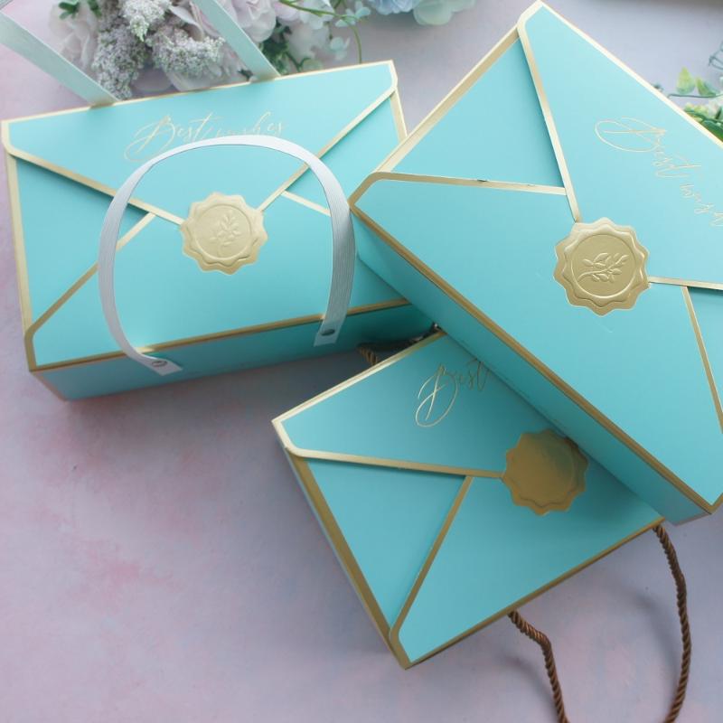 21.5*14*8cm 10pcs Gold Aquamarine Best Wish Envelop Paper Box for Candy Cookie Chocolate Macaroon Gift Packaging Wedding Use
21.5*14*8cm 10pcs Gold Aquamarine Best Wish Envelop Paper Box for Candy Cookie Chocolate Macaroon Gift Packaging Wedding Use