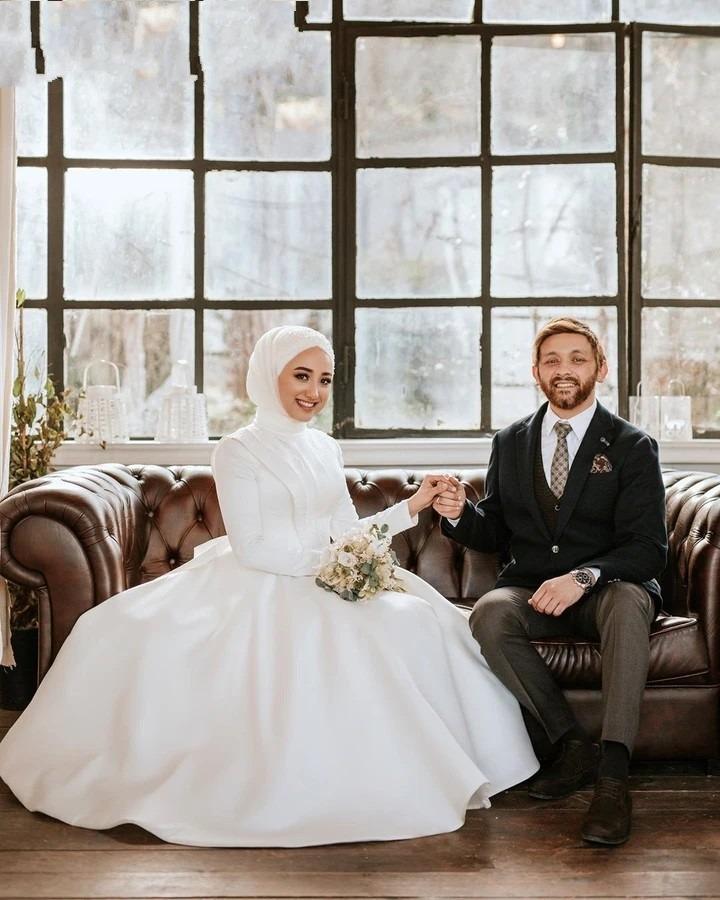 2020 Elegant Muslim Wedding Dresses with Hijab Ankle Length Satin Long Sleeve Plus Size Bridal Gowns Middle East Arabic vestido de novia