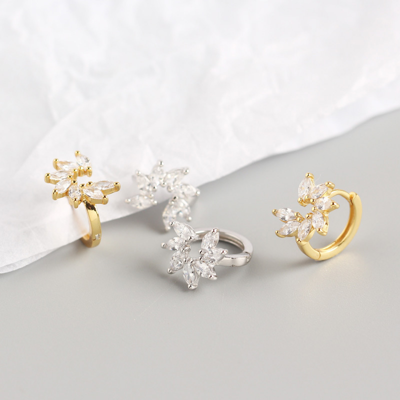 European and American light luxury S925 sterling silver cross-border hot sale horse eye zircon flower ear ring ear buckle white
European and American light luxury S925 sterling silver cross-border hot sale horse eye zircon flower ear ring ear buckle white