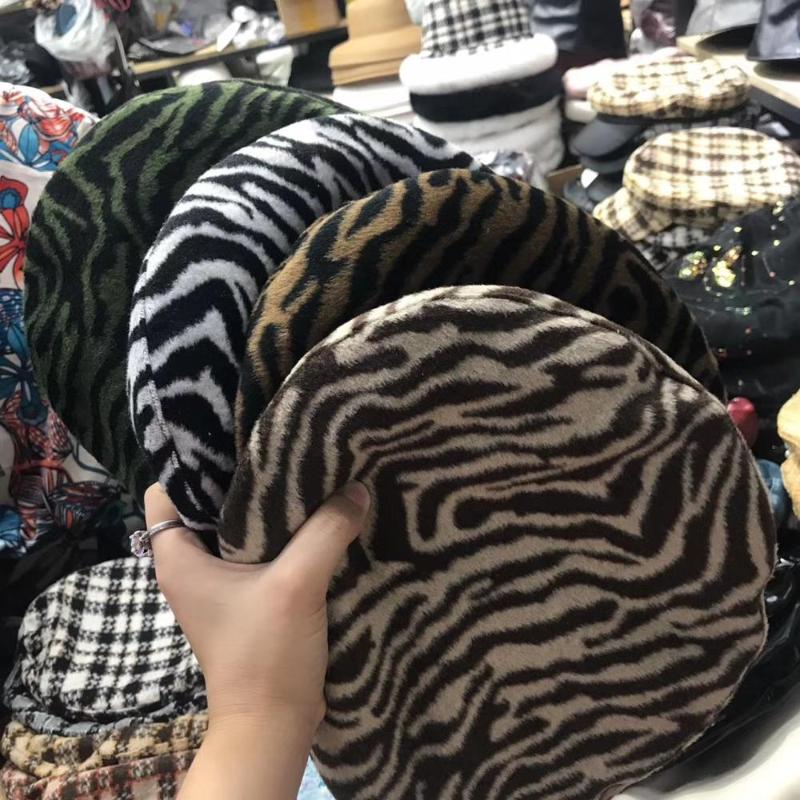 202009-samepu autumn Zebra pattern striped lady beret hat men women Leisure painter hat, Black
202009-samepu autumn Zebra pattern striped lady beret hat men women Leisure painter hat, Black