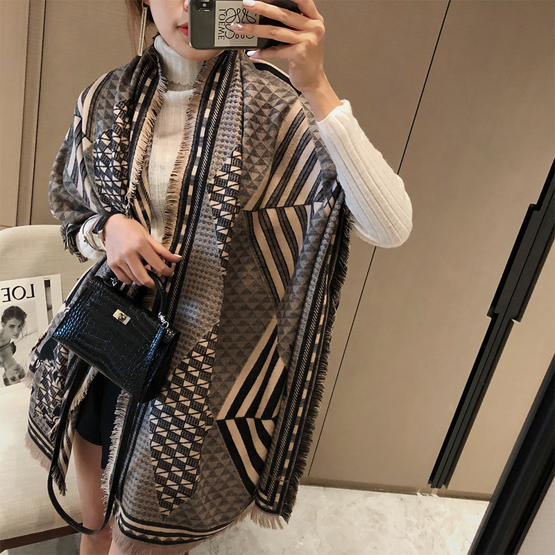 2020 new European and American tassel extended warp knitted women's Scarf Black Plaid cashmere fashion small tassel warm shawl, Blue;gray
2020 new European and American tassel extended warp knitted women's Scarf Black Plaid cashmere fashion small tassel warm shawl, Blue;gray