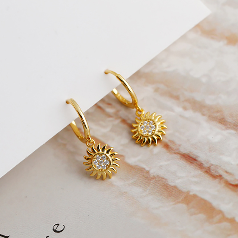 925 Sterling Silver Korean Gold Color Sunflower Mix Zirconia Hoop Earring For Women Pendientes Ear Piercing Oorbellen 2020 New
925 Sterling Silver Korean Gold Color Sunflower Mix Zirconia Hoop Earring For Women Pendientes Ear Piercing Oorbellen 2020 New