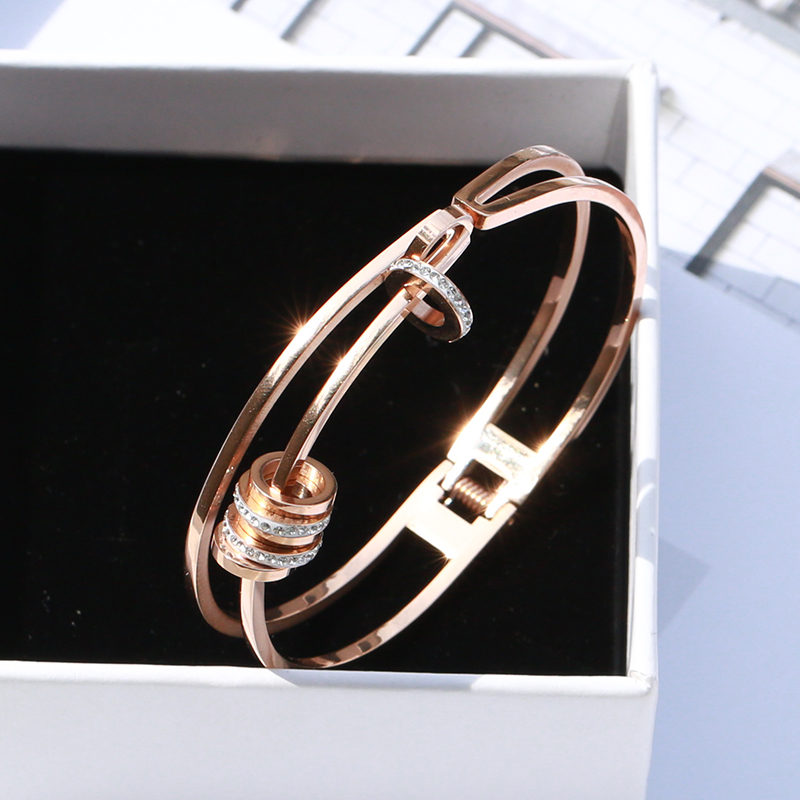 YUN RUO 2020 New Arrival Super Shiny Full Crystal Bangle Rose Gold Color 316L Titanium Steel Jewelry Woman Never Fade Chic style
YUN RUO 2020 New Arrival Super Shiny Full Crystal Bangle Rose Gold Color 316L Titanium Steel Jewelry Woman Never Fade Chic style