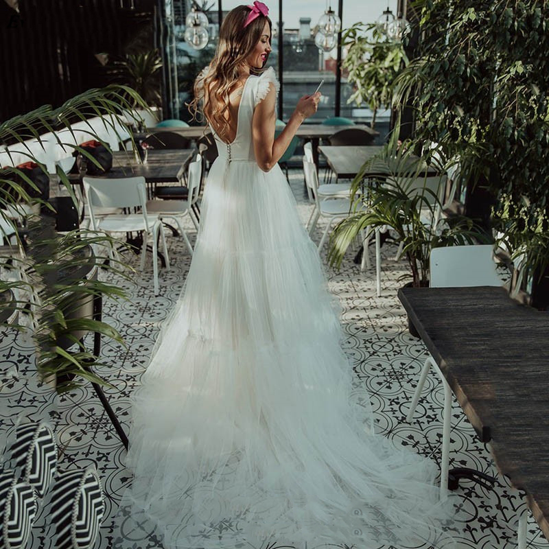2021 Simple Style White Boho Wedding Dresses A Line Sexy Deep V Neck Backless Bride Dress Cheap Tulle Ruffles Beach Outdoor Bridal Gowns