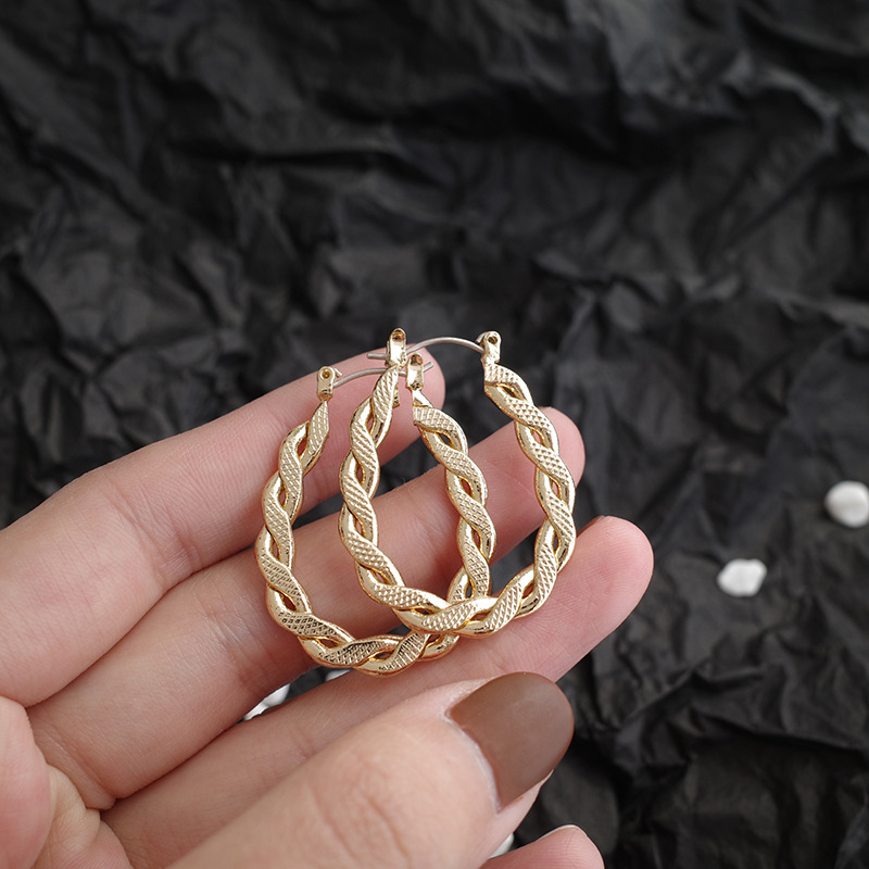 Korea Style New s Simple Sweet Weave Twist Circle Elegance Cute Hoop Earrings for Girl Fashion Jewelry Accessories
Korea Style New s Simple Sweet Weave Twist Circle Elegance Cute Hoop Earrings for Girl Fashion Jewelry Accessories