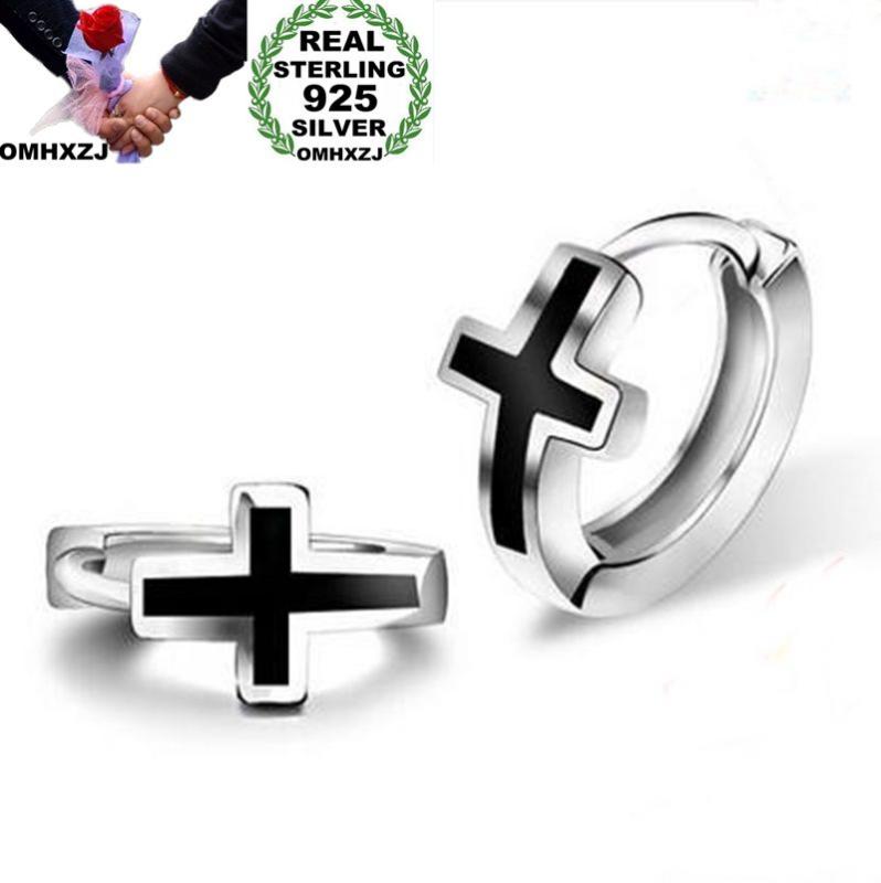 OMHXZJ Wholesale European Fashion Man Party Wedding Gift Cross White Black 925 Sterling Silver Hoop Earrings EA436
OMHXZJ Wholesale European Fashion Man Party Wedding Gift Cross White Black 925 Sterling Silver Hoop Earrings EA436