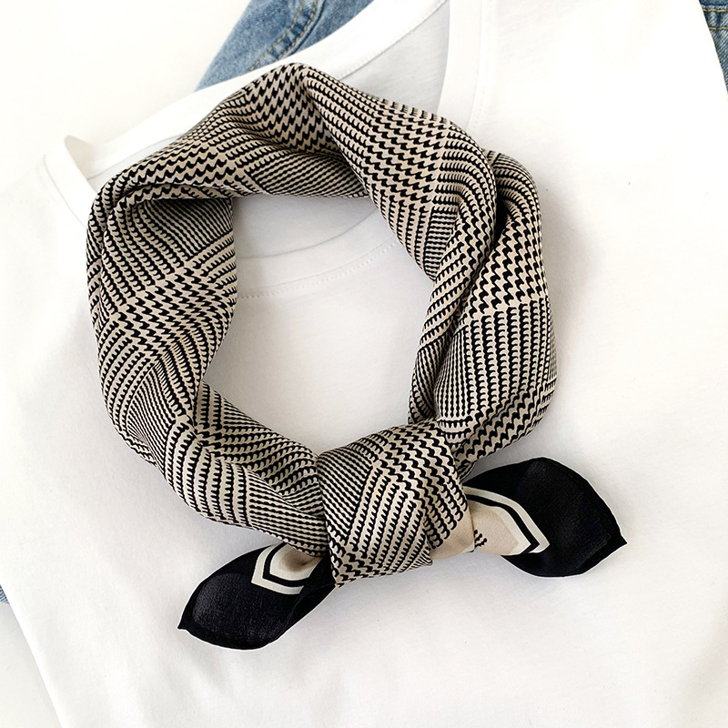 Luxe Plaid Sjaal Vrouwen 100% Zijde Vierkante Sjaals Haarband Accessoires Wraps Foulard Lady Halsdoek Bandana
Luxe Plaid Sjaal Vrouwen 100% Zijde Vierkante Sjaals Haarband Accessoires Wraps Foulard Lady Halsdoek Bandana