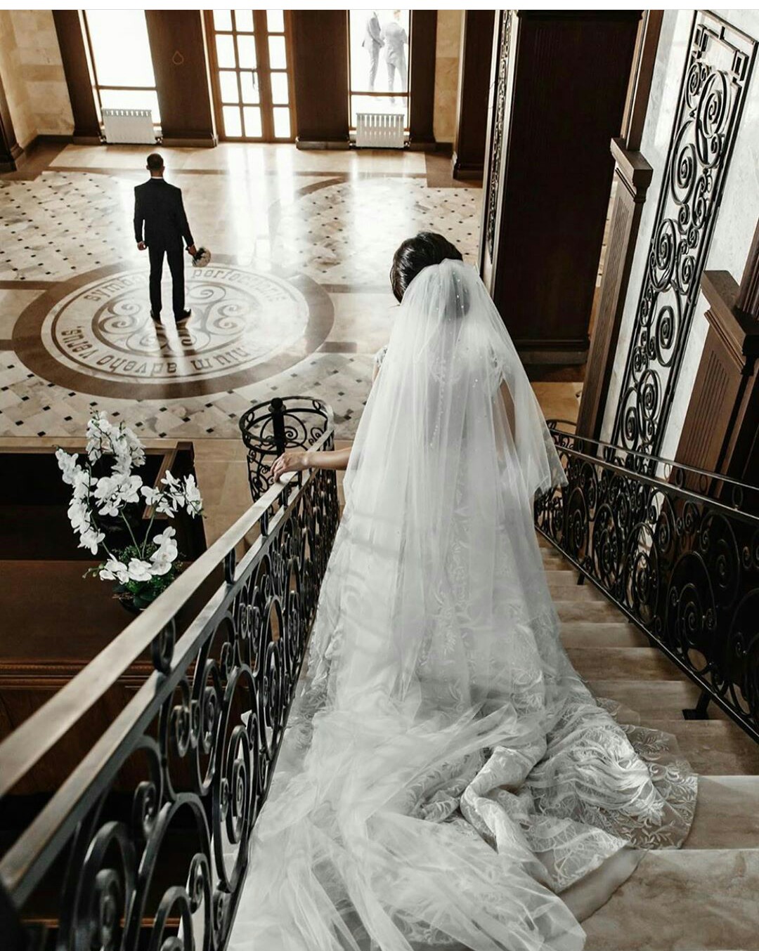 2021 Elegant Lace Wedding Dresses with Veil Sweep Train Sleeveless Illusion Bridal Gowns vestido de novia