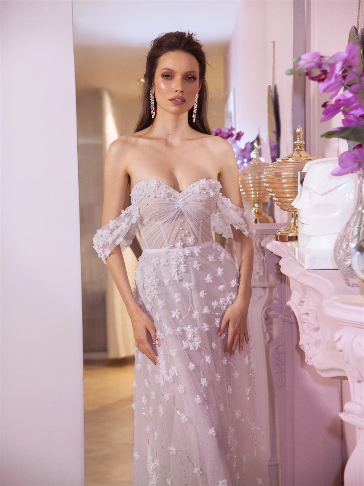 3D Floral Appliques Bohemian Wedding Dresses Off Shoulder Lace Bridal Gowns A Line Illusion Tulle Beach Wedding Dress