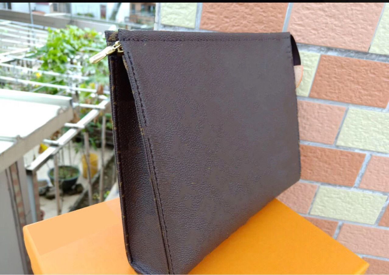 2020 New Travel Toiletry Pouch 26 cm Protection Makeup Zopper Bags Clutch Women Genuine Leather Waterproof 19 cm Cosmetic Bags For Women, Red;black
2020 New Travel Toiletry Pouch 26 cm Protection Makeup Zopper Bags Clutch Women Genuine Leather Waterproof 19 cm Cosmetic Bags For Women, Red;black