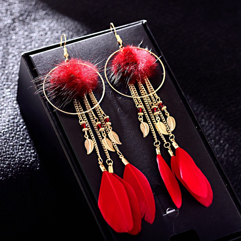 2020 Fashion Women Gold Chain&Leaf Long Tassel Dangle Earrings Summer Red Feather Earrings Pom Pom
2020 Fashion Women Gold Chain&Leaf Long Tassel Dangle Earrings Summer Red Feather Earrings Pom Pom