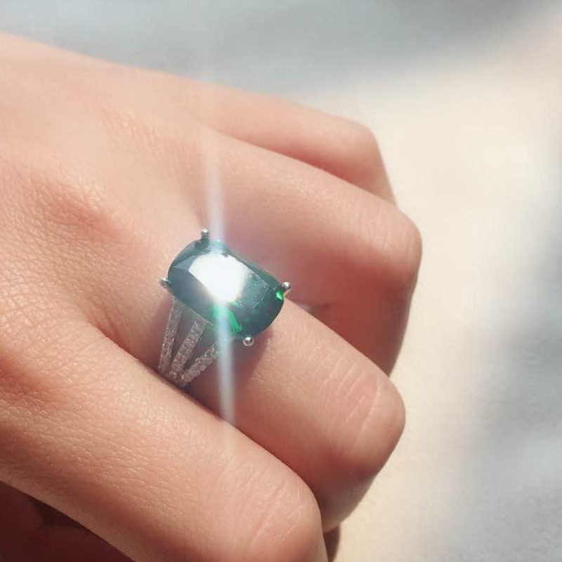 UILZ Delicate Finger Rings For Women White Gold Color Paved Big Green Zirconia CZ Jewelry For Valentine's Day Gifts UR2014
UILZ Delicate Finger Rings For Women White Gold Color Paved Big Green Zirconia CZ Jewelry For Valentine's Day Gifts UR2014