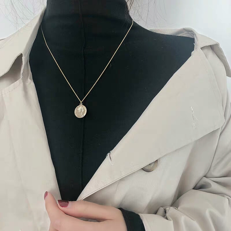 Retro Trend Coin Embossed Three-dimensional Queen's Necklace