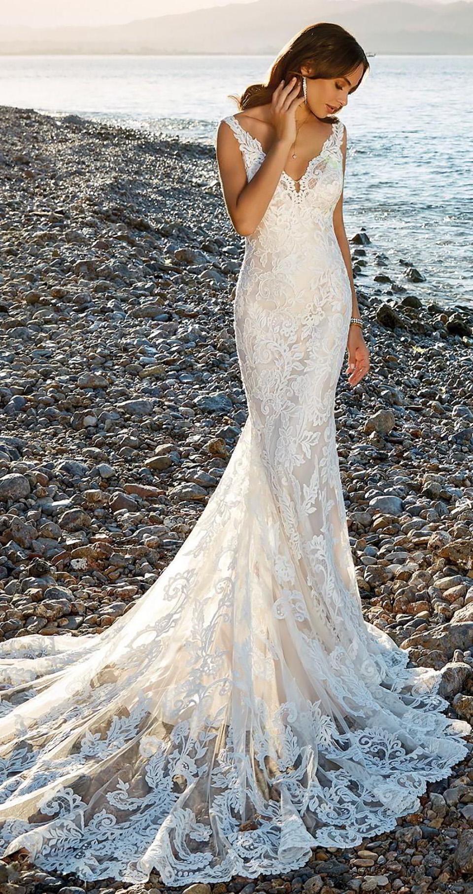 2021 Sexy Boho Lace Mermaid Wedding Dresses Straps Backless Long Train Bridal Gowns V Neck Beach Bride Dress Robe de mariage