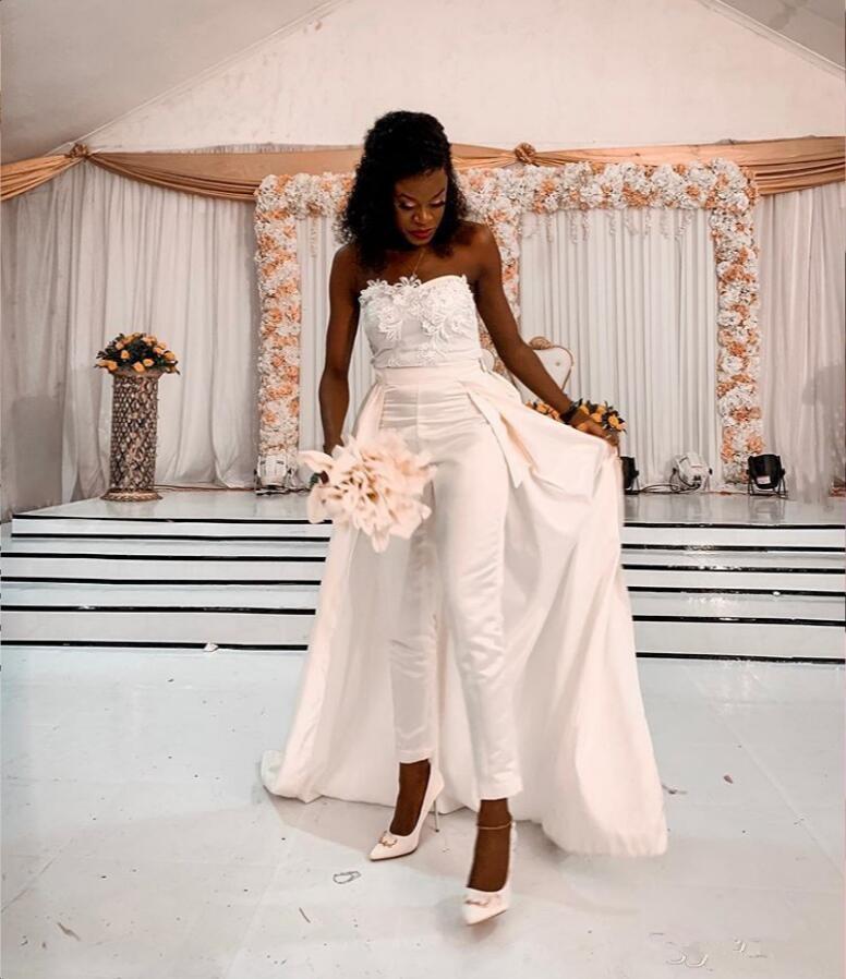 Fashion Strapless Jumpsuit Wedding Dresses Appliques Sleeveless Backless A Line Boho Beach Plus Size Bridal Gowns With Detachable Train