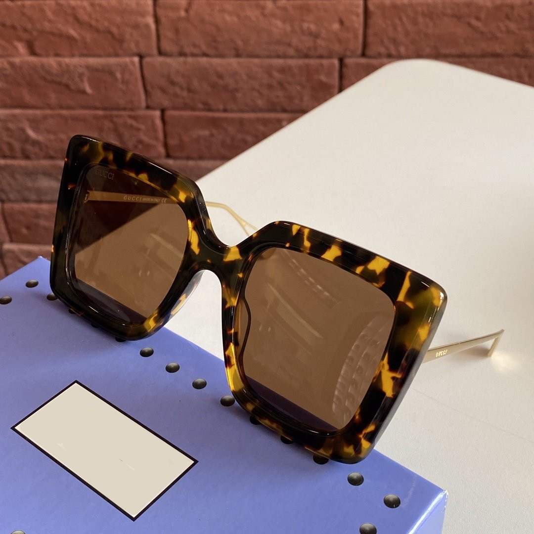G new sunglasses baking lacquer metal mirror legs full of three-dimensional sense of high-grade plate materials are fashionable and versatil
G new sunglasses baking lacquer metal mirror legs full of three-dimensional sense of high-grade plate materials are fashionable and versatil