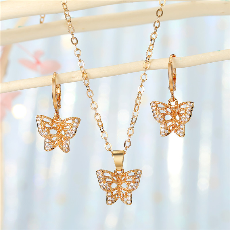 1PC New Minimalist Crystal Hollow Butterfly Women Necklace Korea Cute Pendant Choker Clavicle Chain Wedding Jewelry Gift N368-5
1PC New Minimalist Crystal Hollow Butterfly Women Necklace Korea Cute Pendant Choker Clavicle Chain Wedding Jewelry Gift N368-5