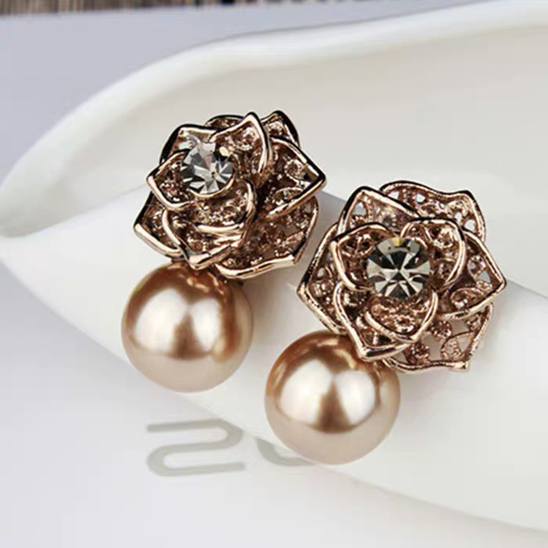 Korean jewelry golden retro pearl rose flower earrings gift fashion temperament earrings ladies
Korean jewelry golden retro pearl rose flower earrings gift fashion temperament earrings ladies