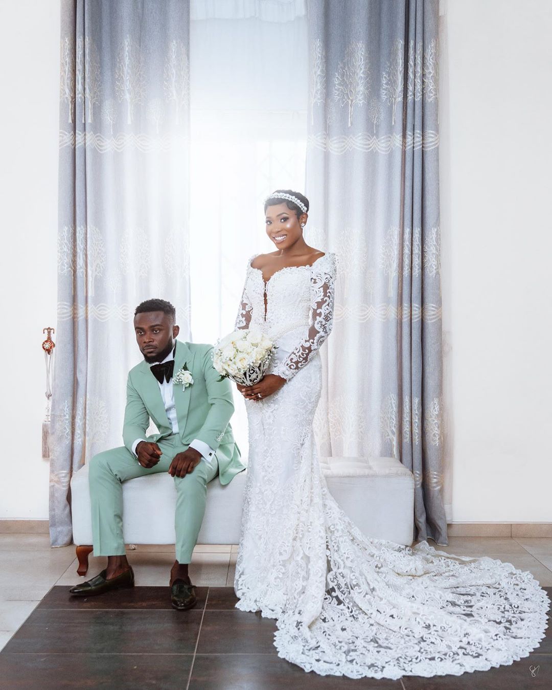 2020 Plus Size Arabic Aso Ebi Luxurious Crystals Lace Wedding Dresses Mermaid Long Sleeves Bridal Dresses Vintage Wedding Gowns ZJ954