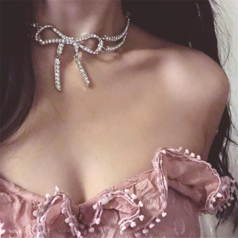 New Fashion Hollow Bowknot Crystal Choker Necklaces for Women Shine Rhinestone Necklaces Statements Jewelry Party Gifts
New Fashion Hollow Bowknot Crystal Choker Necklaces for Women Shine Rhinestone Necklaces Statements Jewelry Party Gifts