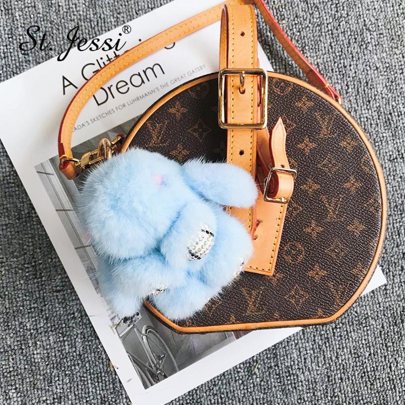 Luxury Fur Chains Real Cute Keychain Crystal Feet Ladys Bag Charm Holder Car Key Ring Fluffy Pendant Chain
Luxury Fur Chains Real Cute Keychain Crystal Feet Ladys Bag Charm Holder Car Key Ring Fluffy Pendant Chain