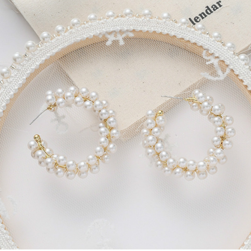 2020 New American Style Imitation Pearl Circle Exaggerated Hand-woven Retro Hoop Earrings for Women Fashion Jewelry Accessories
2020 New American Style Imitation Pearl Circle Exaggerated Hand-woven Retro Hoop Earrings for Women Fashion Jewelry Accessories