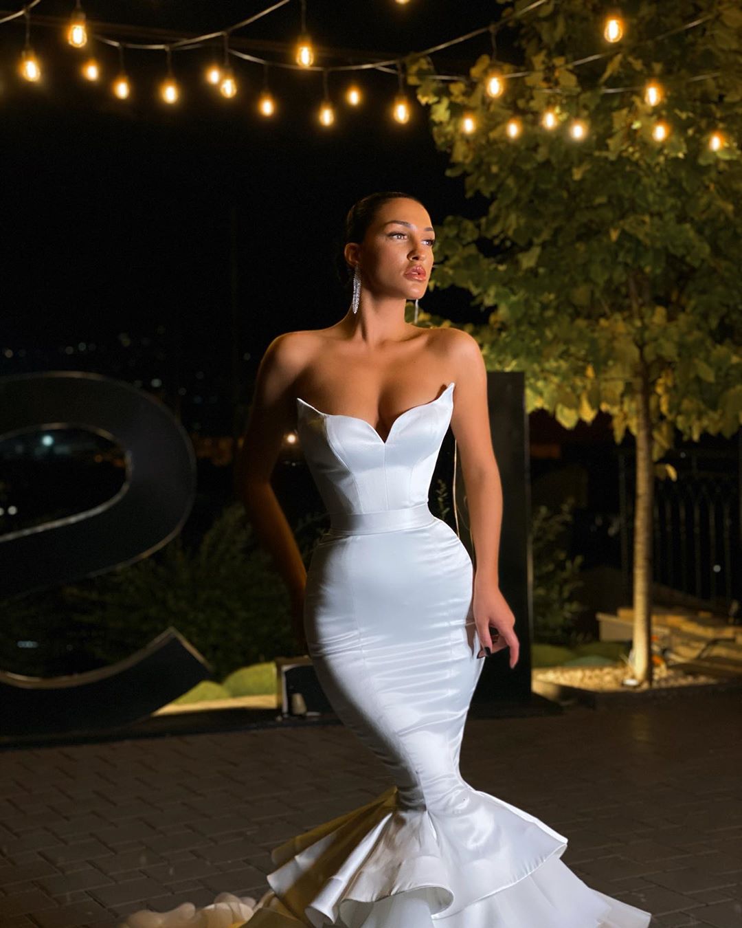 Mermaid Wedding Classy Dresses Strapless Neck Plus Size Tiered Bridal Gowns Sleeveless Sweep Train Satin Robe De Marie