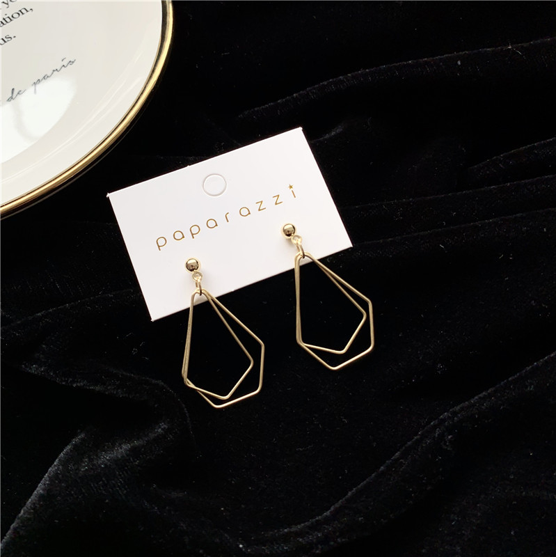 Dangle Ear Earrings Simple Women Stud Minimalist Ladies Wedding Fashion Girls Kpop Yellow Gold Color Vintage Alloy Kolczyki 
Dangle Ear Earrings Simple Women Stud Minimalist Ladies Wedding Fashion Girls Kpop Yellow Gold Color Vintage Alloy Kolczyki