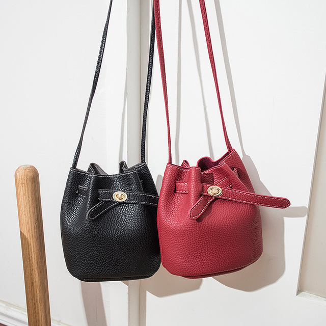 2020 Bucket Bag Fashion Shoulder Bag Diagonal Bag Designer Handbag Female, Red
2020 Bucket Bag Fashion Shoulder Bag Diagonal Bag Designer Handbag Female, Red