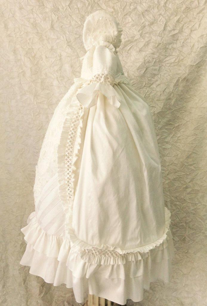 2021 Luxury Sequins Christening Gowns For Cute Baby Girl Lace Flowers Appliqued Pearls Baptism Dresses With Bonnet First Communication Dress