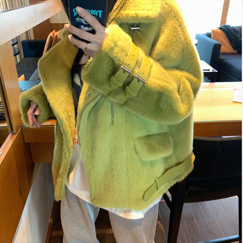autumn winter new motorcycle suit imitates coats Loose Double-faced Fur coat Women Fashion Faux Fur Green Jackets Mw844, Beige
autumn winter new motorcycle suit imitates coats Loose Double-faced Fur coat Women Fashion Faux Fur Green Jackets Mw844, Beige