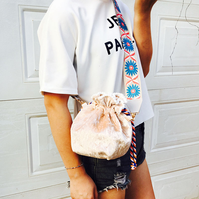 Fashion crossbody bags for Women 2020 Embroidered Wide Shoulder Strap belt Bucket Bag Small Fresh Lovely Shoulder Messenger Bag, Blue
Fashion crossbody bags for Women 2020 Embroidered Wide Shoulder Strap belt Bucket Bag Small Fresh Lovely Shoulder Messenger Bag, Blue