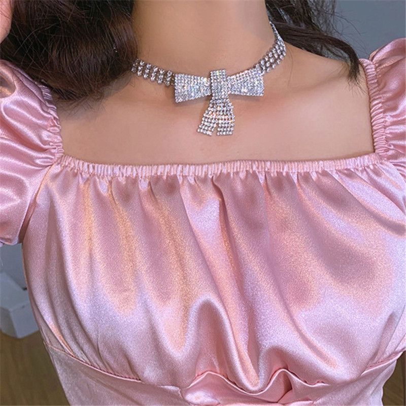 FYUAN Cute Bowknot Crystal Choker Necklaces for Women Shine Rhinestone Necklaces Statements Jewelry Party Gifts
FYUAN Cute Bowknot Crystal Choker Necklaces for Women Shine Rhinestone Necklaces Statements Jewelry Party Gifts