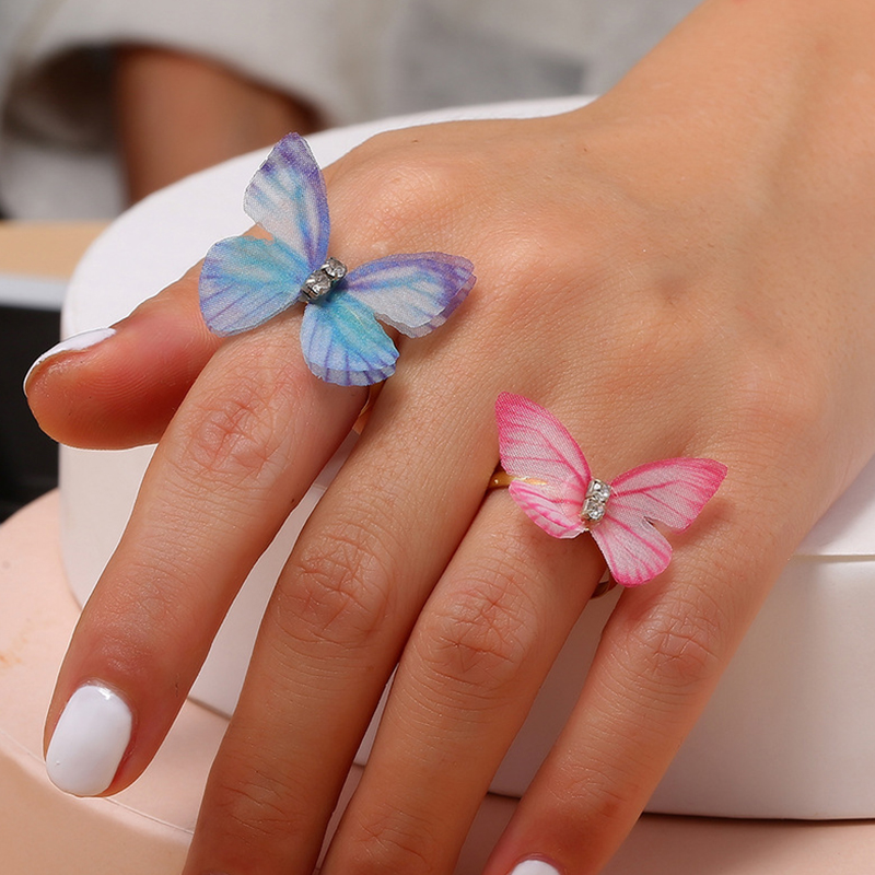 European And American Fashion New Open Adjustable Ring Simple Retro Pu Yarn Butterfly Inlaid Rhinestone Color Ring
European And American Fashion New Open Adjustable Ring Simple Retro Pu Yarn Butterfly Inlaid Rhinestone Color Ring
