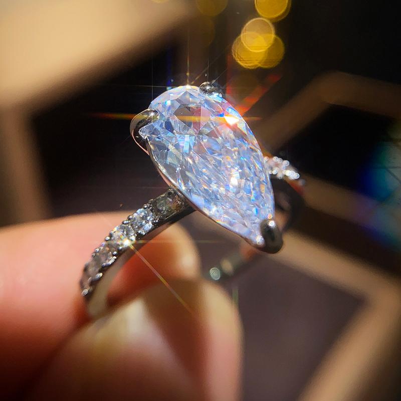 Huitan Pear Shape Crystal Cubic Zircon Women Rings Wedding Band Jewelry Gorgeous Anniversary Gift Dazzling Female Accessories
Huitan Pear Shape Crystal Cubic Zircon Women Rings Wedding Band Jewelry Gorgeous Anniversary Gift Dazzling Female Accessories